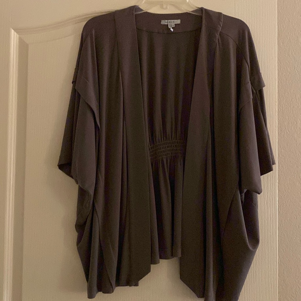 BCB. Woman’s taupe flowy coverup M